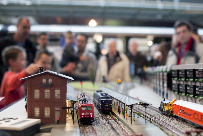 Deelnemers Grote Kleine Treinen Competitie tonen modelbanen tijdens On traXS Centrum Utrecht Deelnemers Grote Kleine Treinen Competitie tonen modelbanen tijdens On traXS Centrum Utrecht