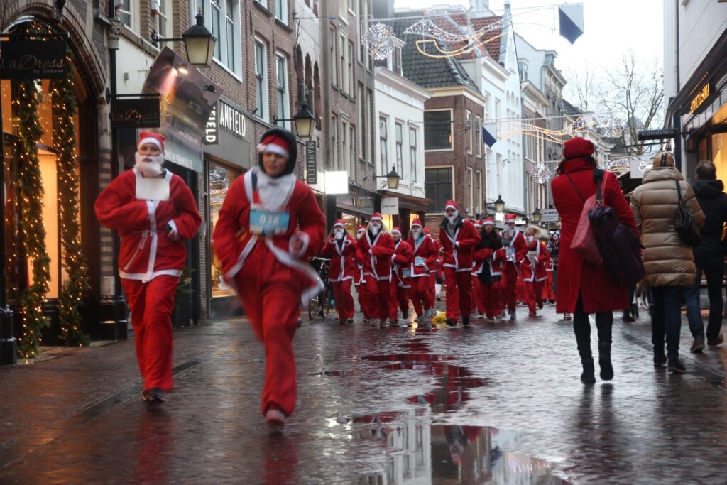 Zaterdag 17 december vindt in Utrecht de tweede editie van de Santa Run plaats. 